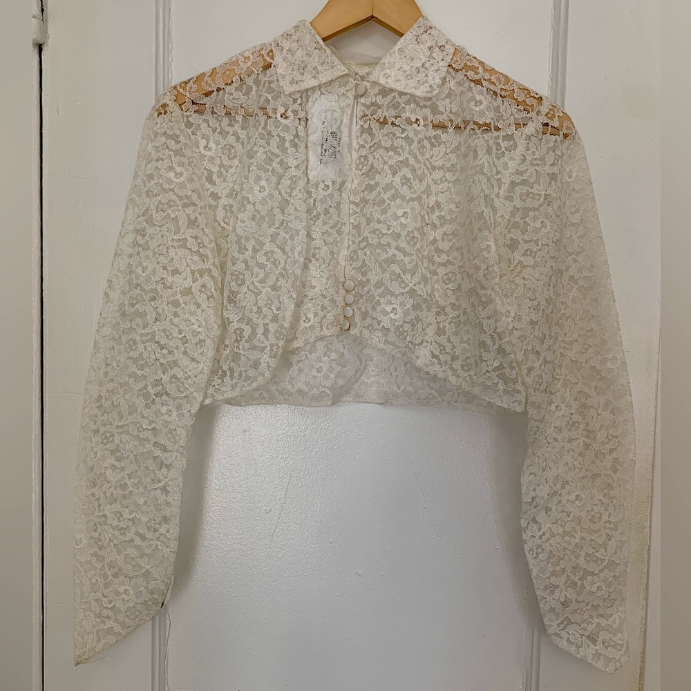 VINTAGE LONG SLEEVE LACE CROP TOP W/ COLLAR - SIZE S/M - ASSEMBLY NY